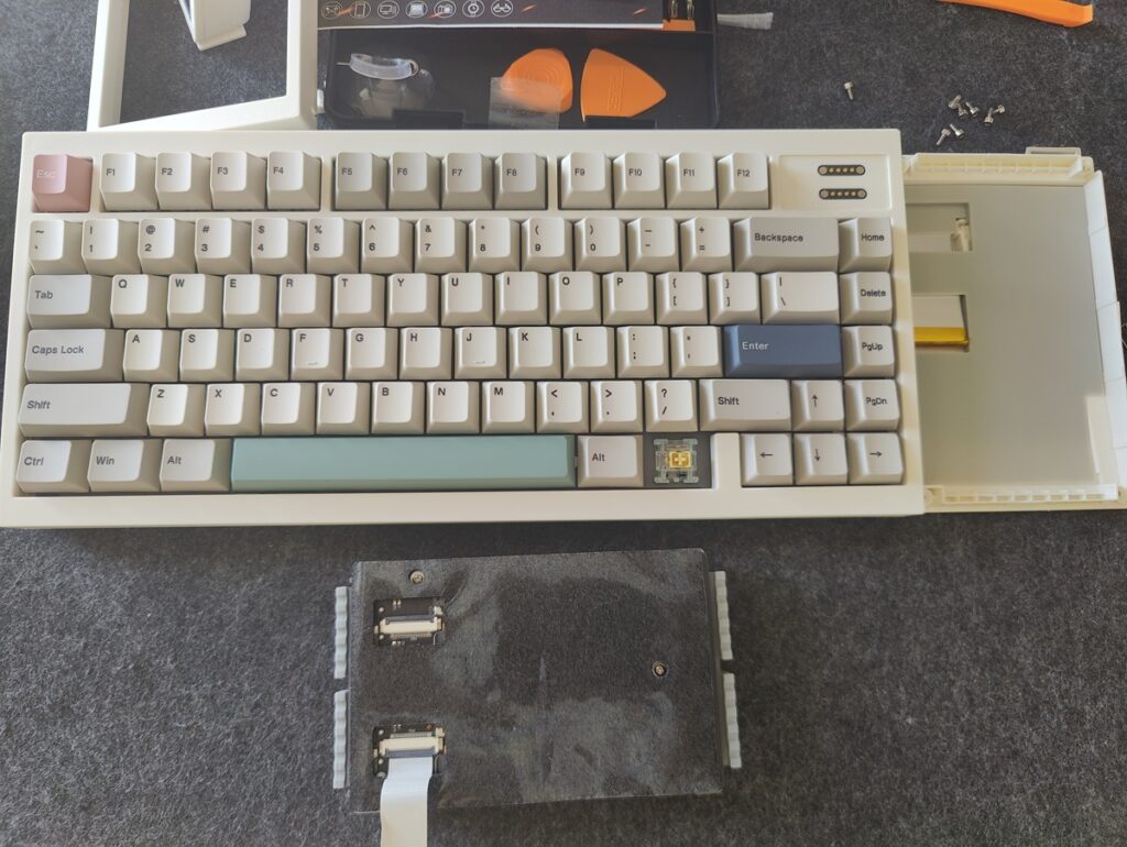 Test Epomaker RT98 : le clavier modulaire à mini écran TV 10