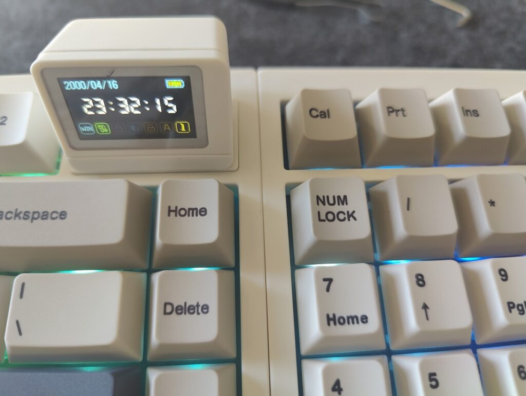 Test Epomaker RT98 : le clavier modulaire à mini écran TV 6