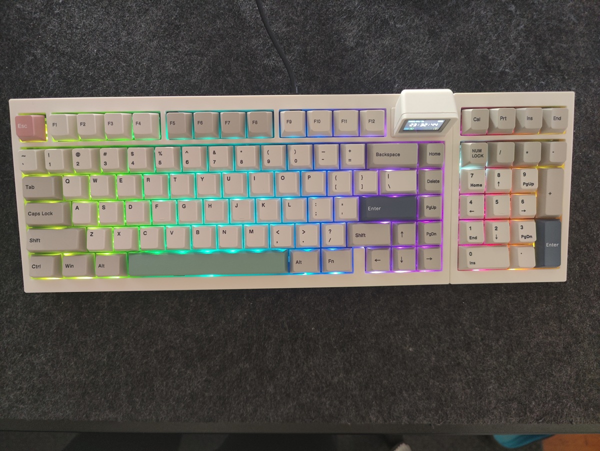 Test Epomaker RT98 : le clavier modulaire à mini écran TV 16
