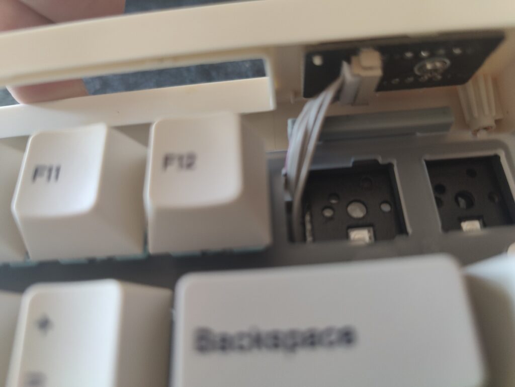 Test Epomaker RT98 : le clavier modulaire à mini écran TV 9